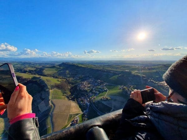 Giro in mongolfiera di gruppo su Barolo e le Langhe