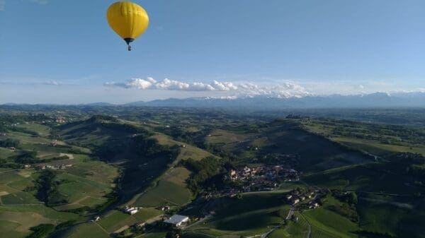 Giro in mongolfiera di gruppo su Barolo e le Langhe - immagine 2