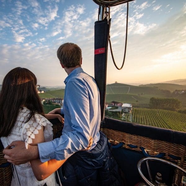 Giro in mongolfiera esclusivo su Barolo e le Langhe